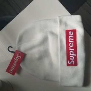 SUPREME beanie